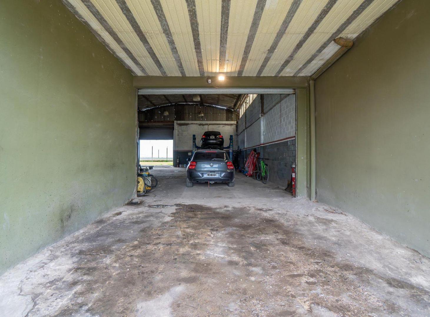 Foto de GALPON TALLER CON DEPARTAMENTO EN VENTA LA PLATA, imagen 2