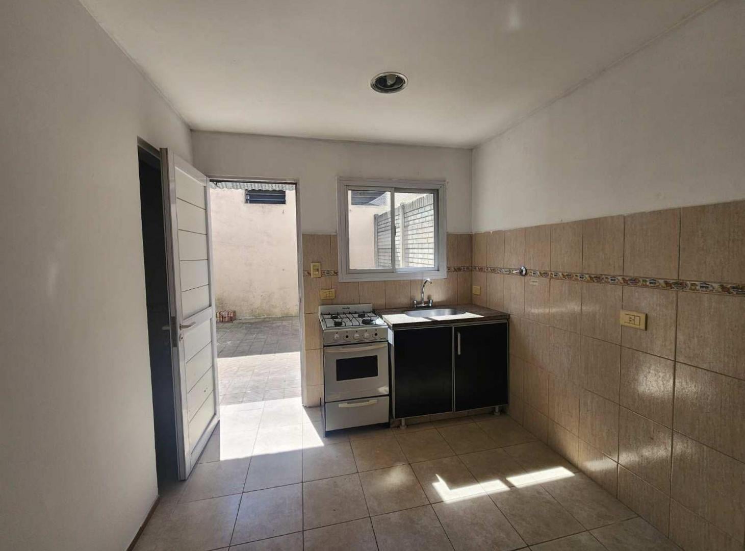 Foto de DEPARTAMENTO ALQUILER LA PLATA 1 DORMITORIO PATIO, imagen 5