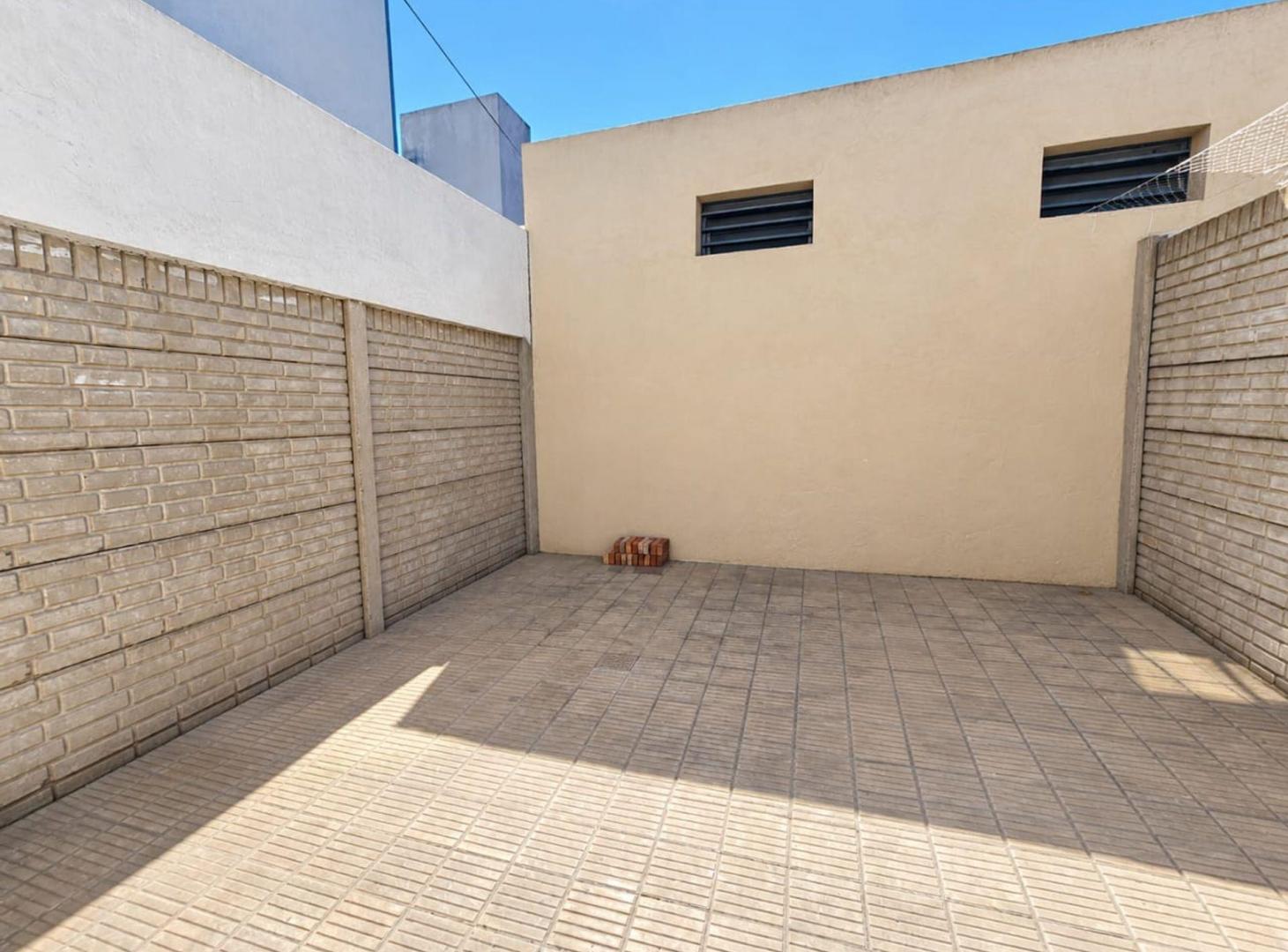 Foto de DEPARTAMENTO ALQUILER LA PLATA 1 DORMITORIO PATIO, imagen 3