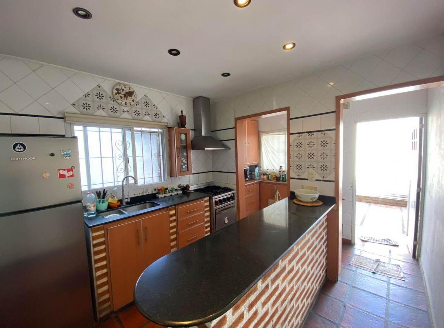 Foto de CASA EN VENTA EN TOLOSA 3 DORMITORIOS PILETA, imagen 4