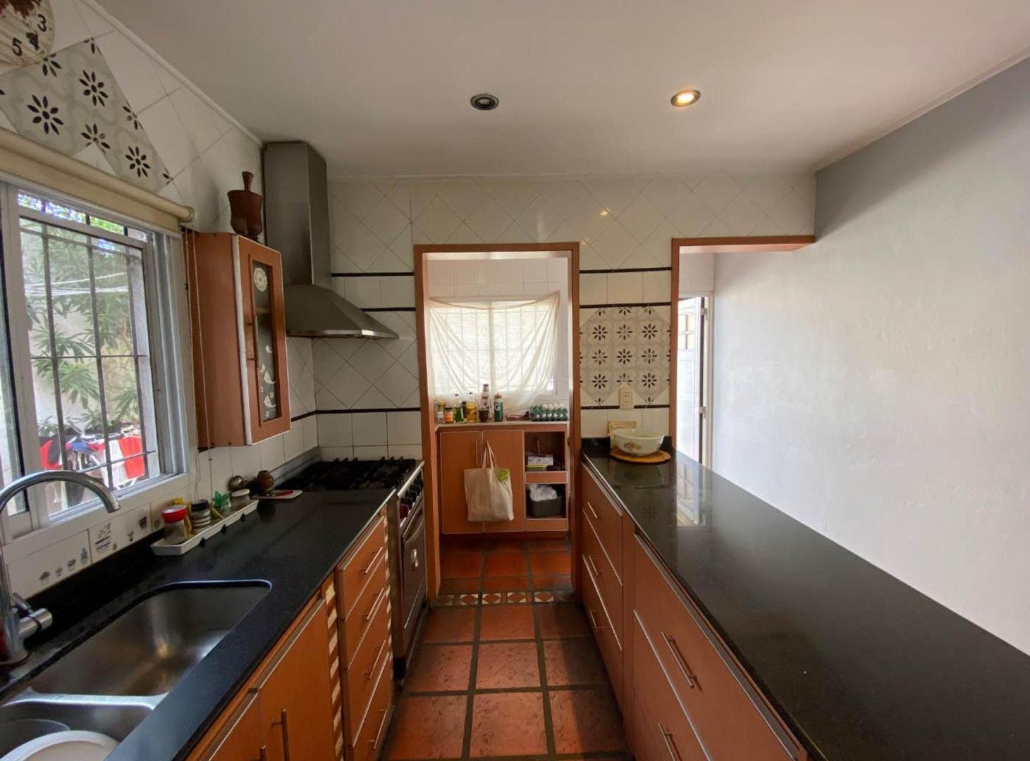 Foto de CASA EN VENTA EN TOLOSA 3 DORMITORIOS PILETA, imagen 3
