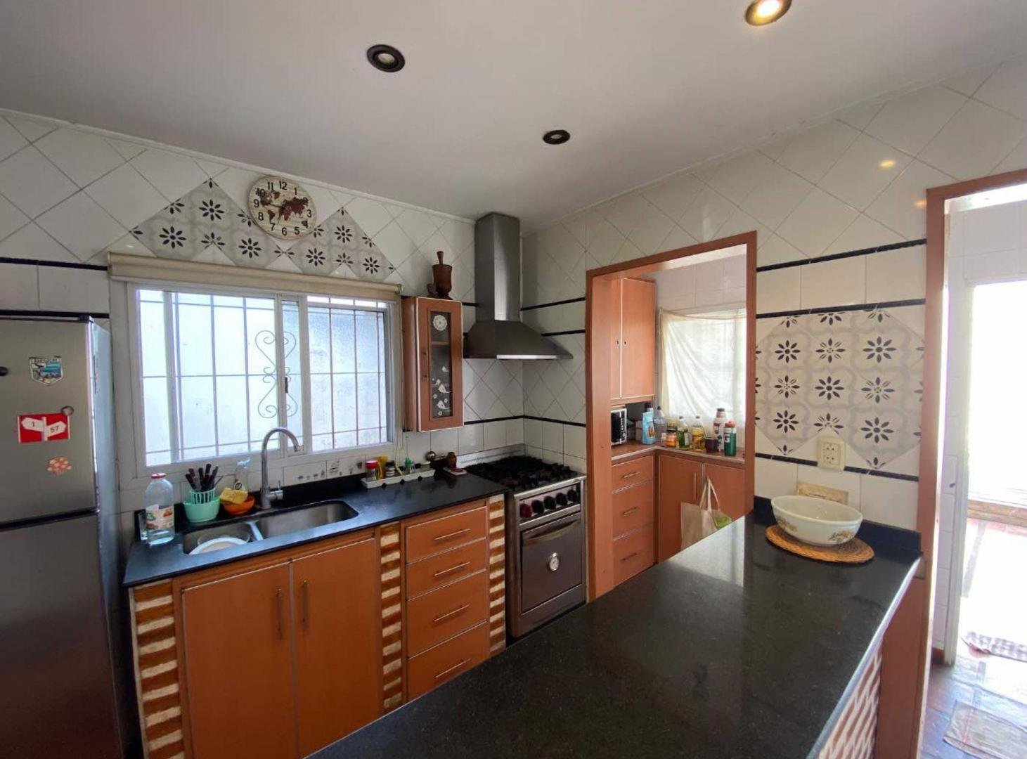 Foto de CASA EN VENTA EN TOLOSA 3 DORMITORIOS PILETA, imagen 2