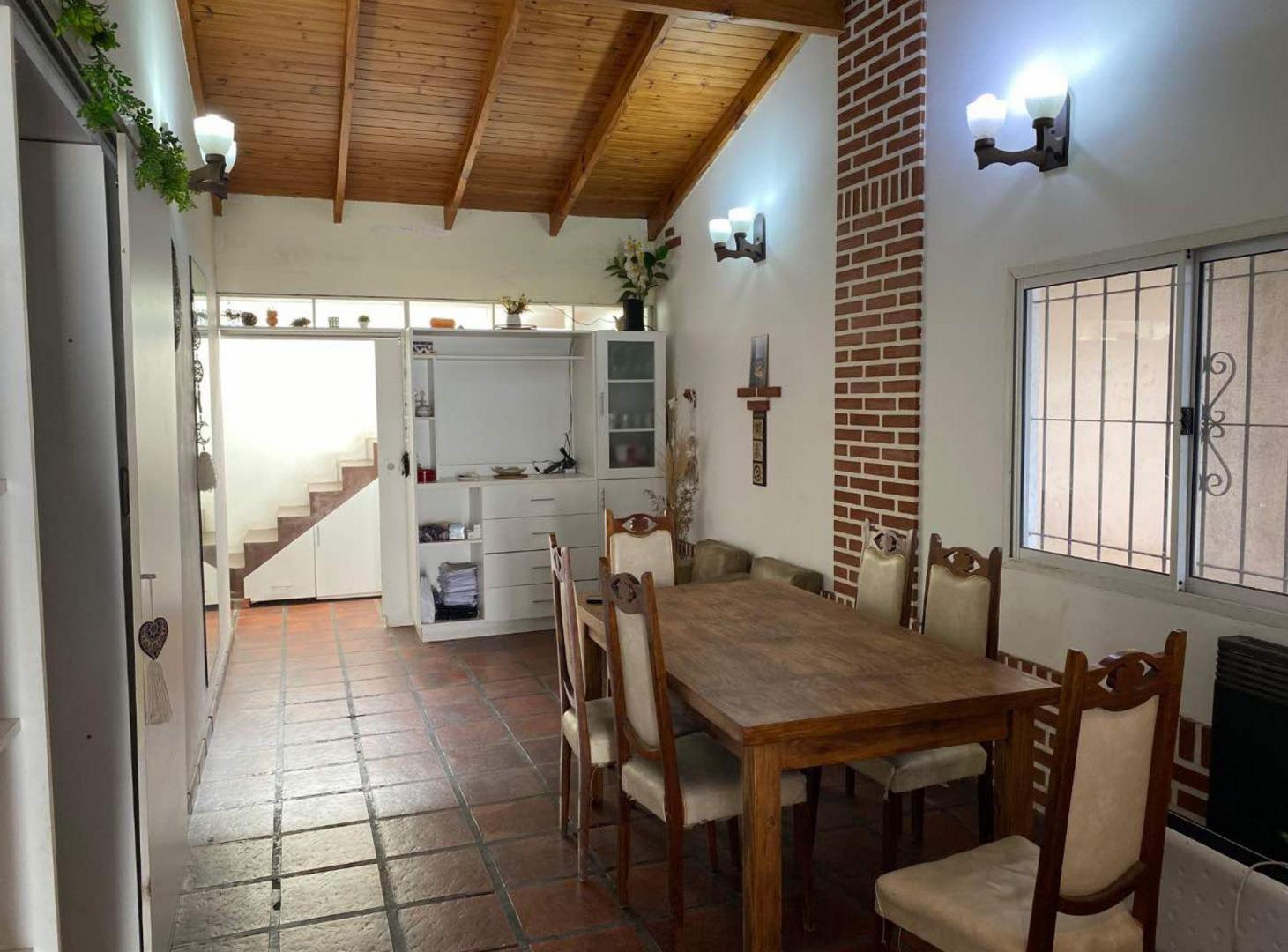 Foto de CASA EN VENTA EN TOLOSA 3 DORMITORIOS PILETA, imagen 5