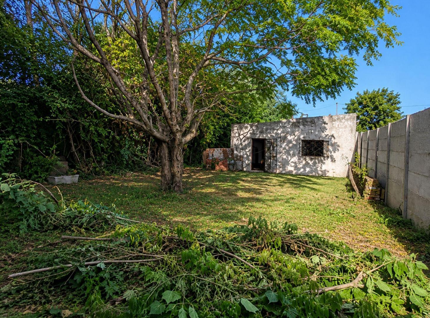 Foto de LOTE VENTA LA PLATA C/ CASA A REFACCIONAR- DEMOLER, imagen 2