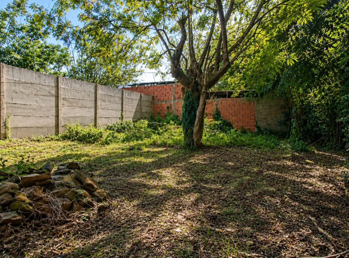 Foto de LOTE VENTA LA PLATA C/ CASA A REFACCIONAR- DEMOLER, imagen 1