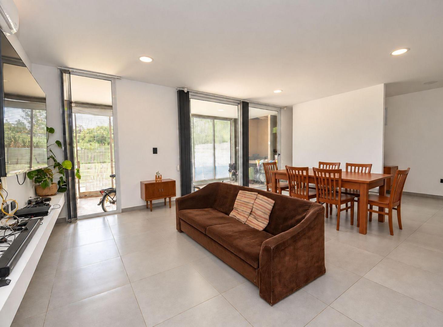 Foto de CASA EN VENTA LA PLATA 3 DORMITORIOS AMPLIO PARQUE, imagen 1