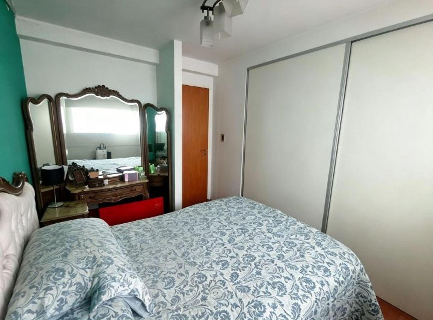 Foto de CASA VENTA LA PLATA 1 DORMITORIO PARQUE Y COCHERA, imagen 4
