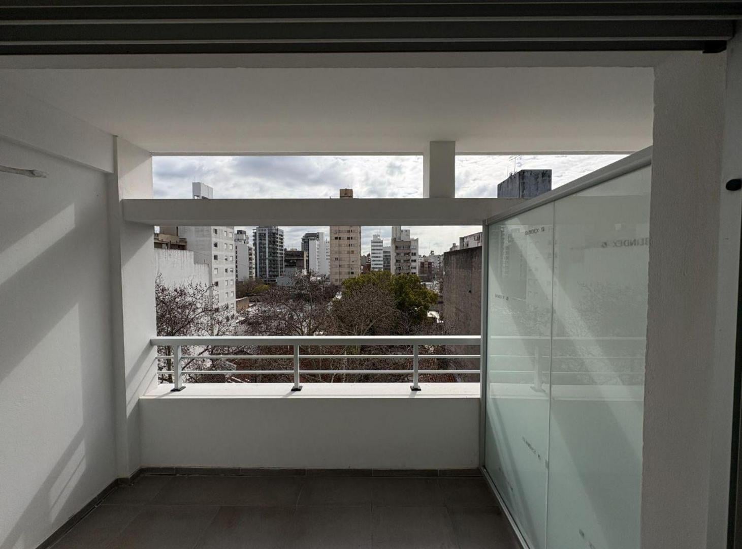 Foto de DEPARTAMENTO VENTA LA PLATA 1 DORMITORIO Y COCHERA, imagen 4