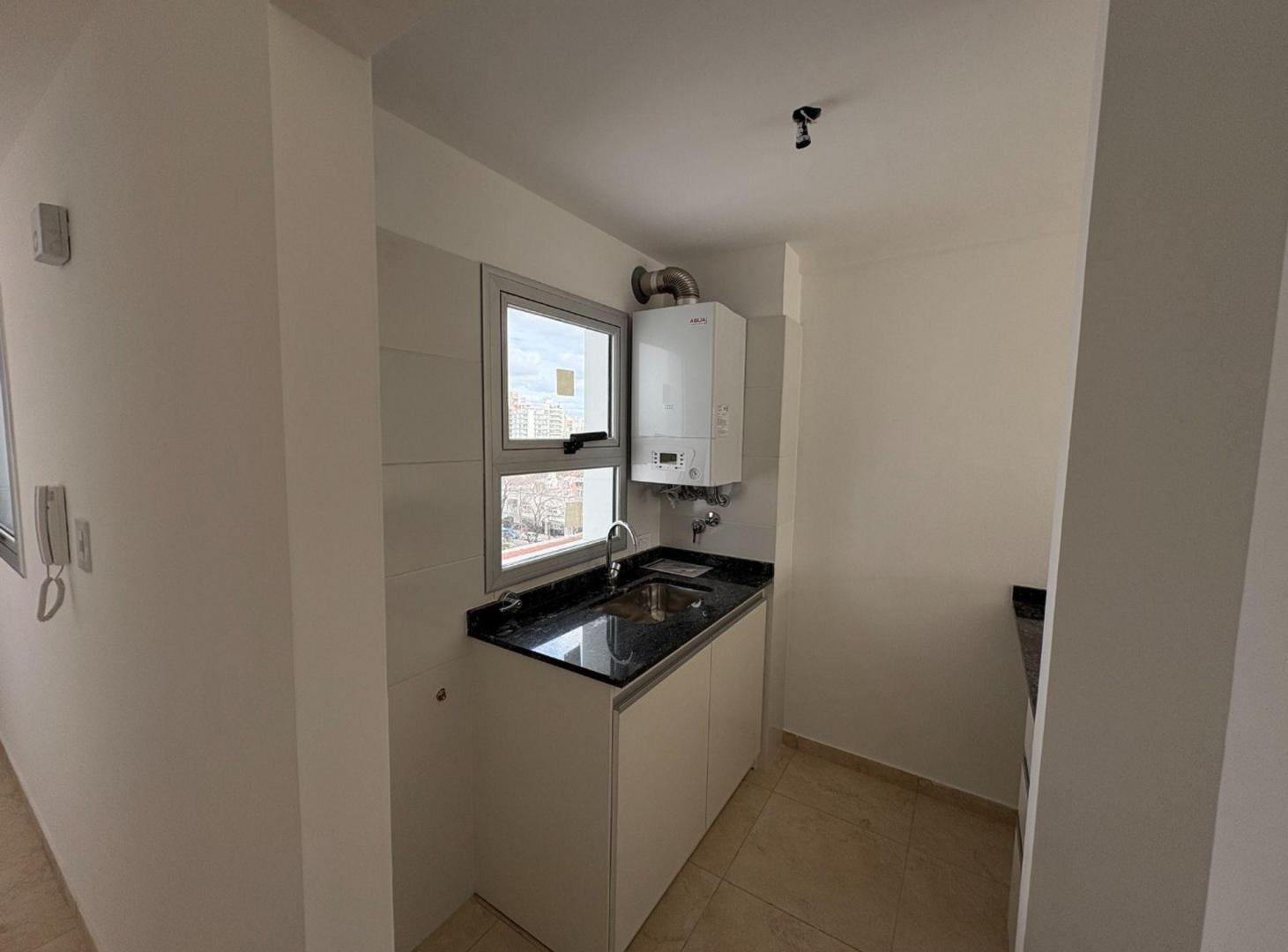 Foto de DEPARTAMENTO VENTA LA PLATA 1 DORMITORIO Y COCHERA, imagen 3