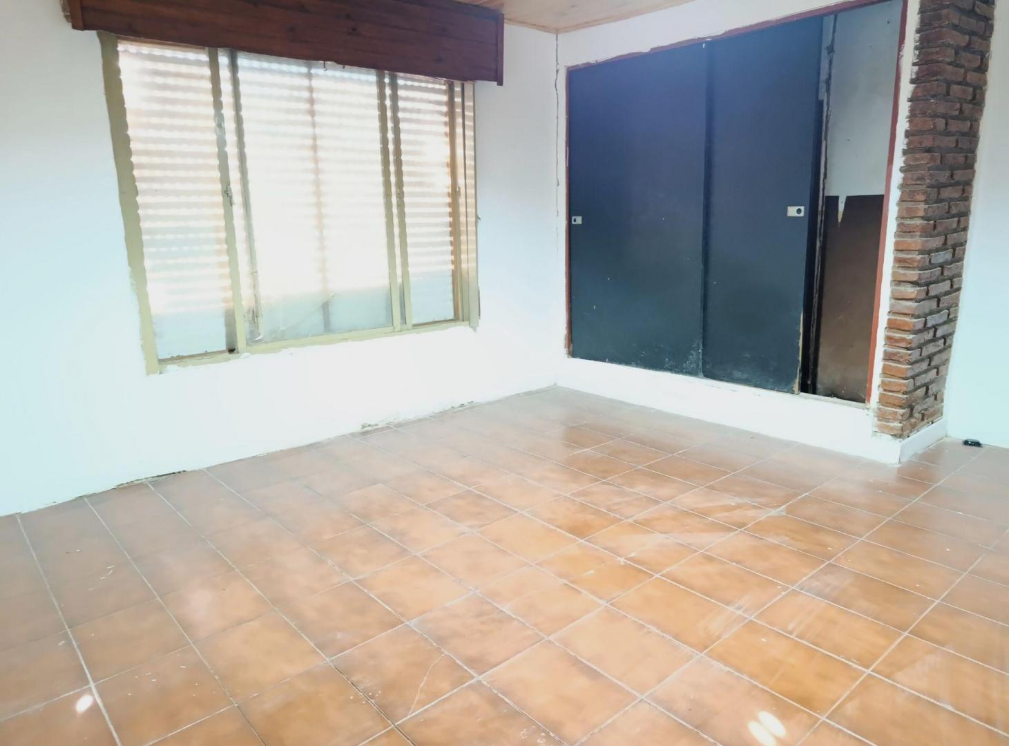Foto de CASA EN VENTA BERISSO A RECICLAR 2 DORMITORIOS, imagen 2