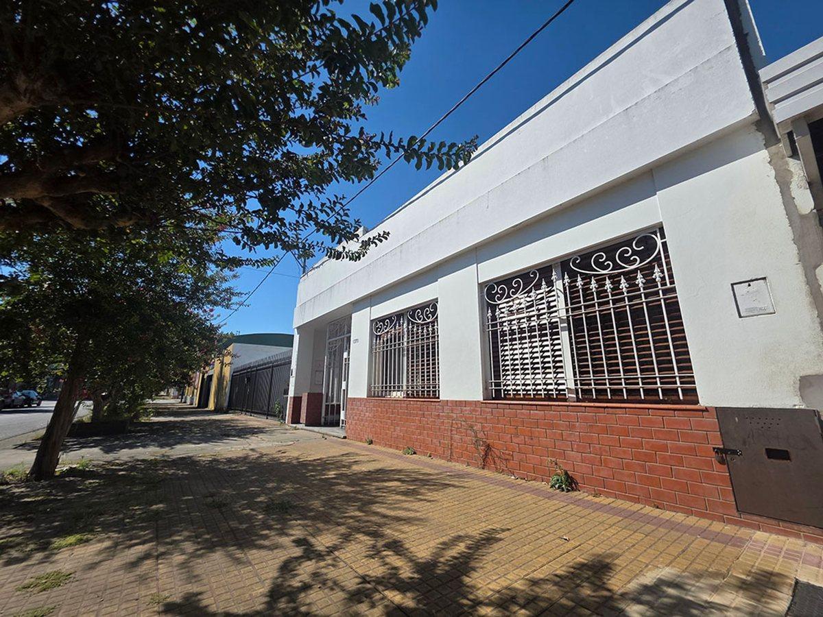 Foto de CASA EN VENTA LOS HORNOS 4 DORMITORIOS, imagen 1