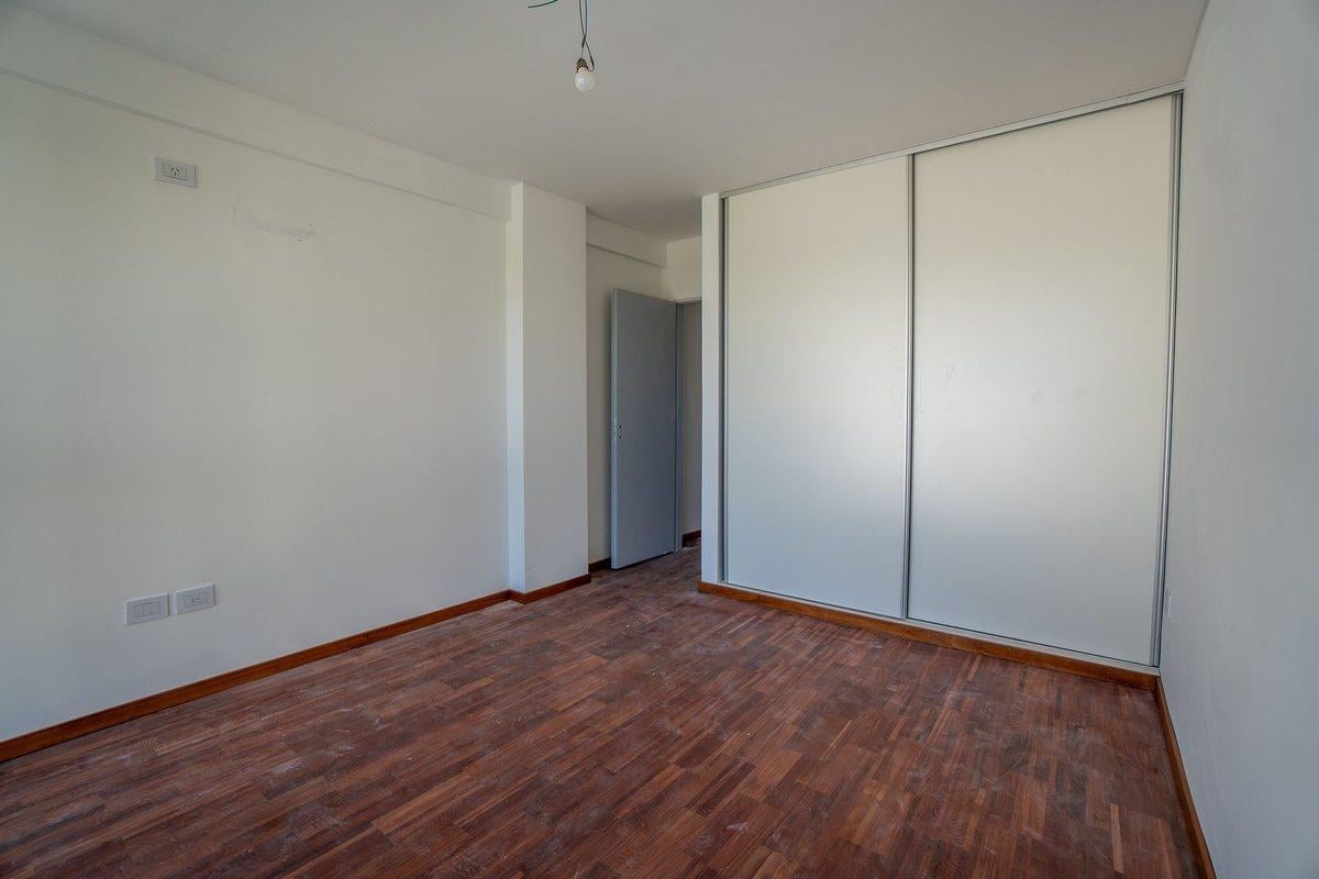 Foto de DEPARTAMENTO VENTA LA PLATA 1 DORMITORIO COCHERA, imagen 4