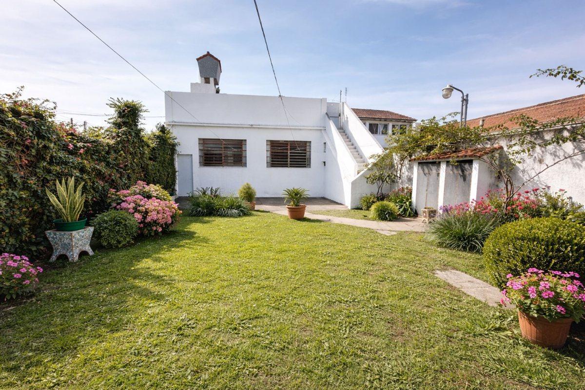 Foto de CASA PARA 2 FAMILIAS EN VENTA LANUS COCHERA JARDIN, imagen 1