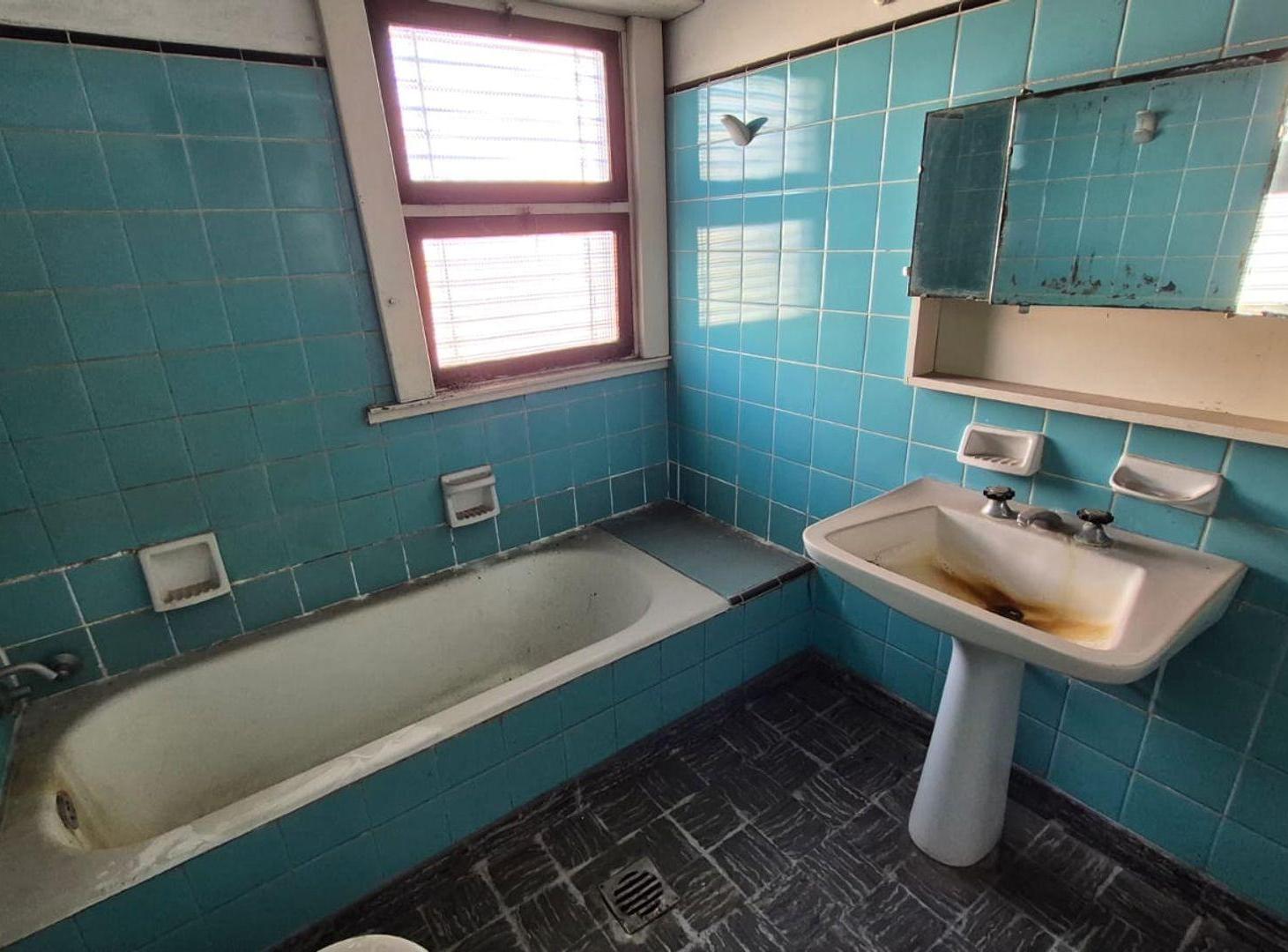 Foto de LOCAL Y DEPARTAMENTO EN VENTA LA PLATA A RECICLAR, imagen 4
