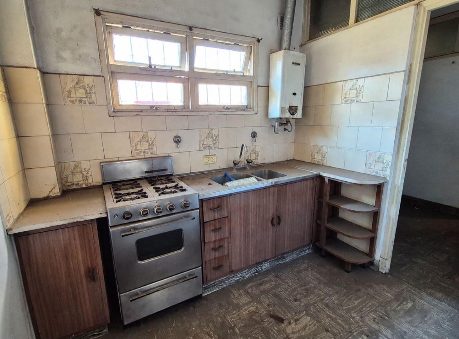 Foto de LOCAL Y DEPARTAMENTO EN VENTA LA PLATA A RECICLAR, imagen 2