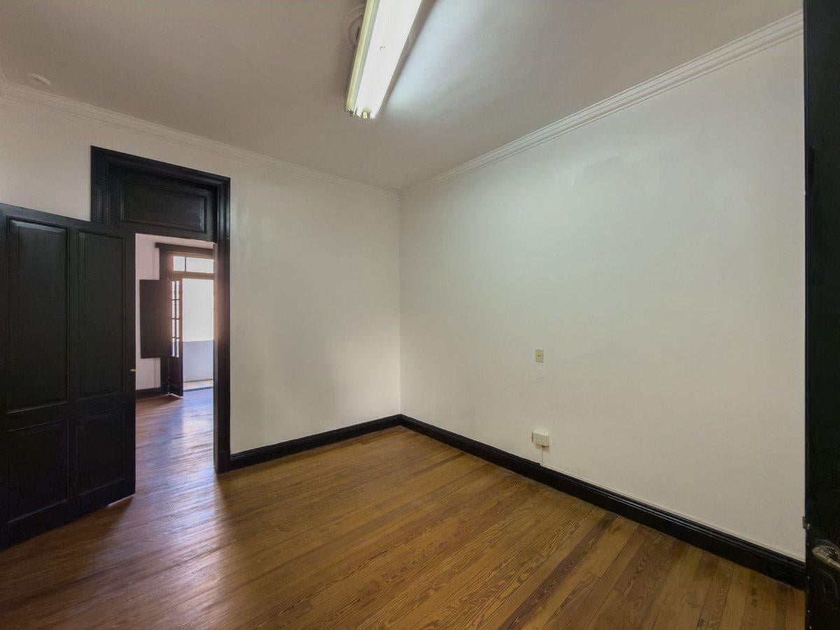 Foto de Casa Venta La Plata comercial profesional cochera, imagen 2