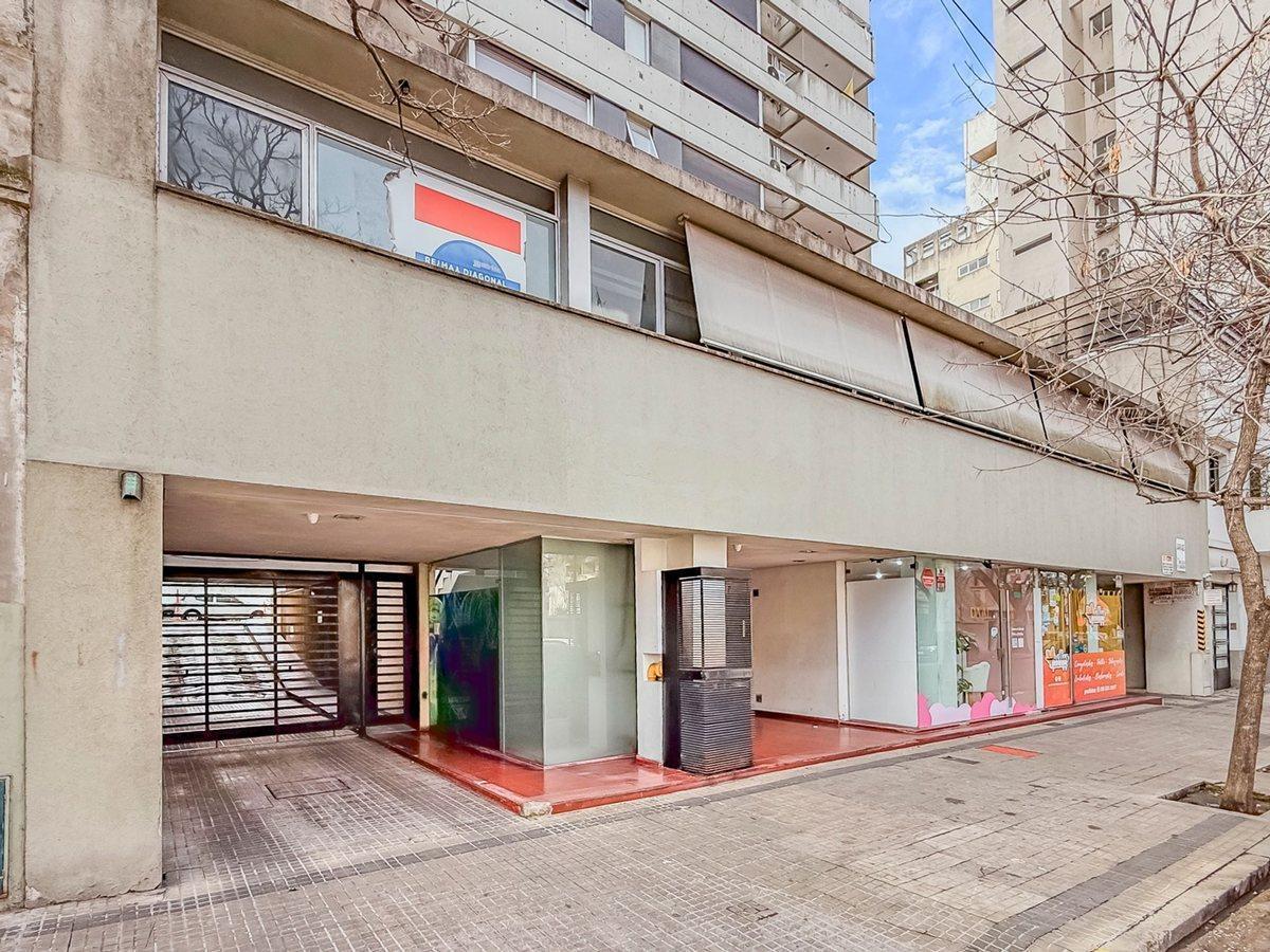 Foto de Local en venta en La Plata con cochera, imagen 5