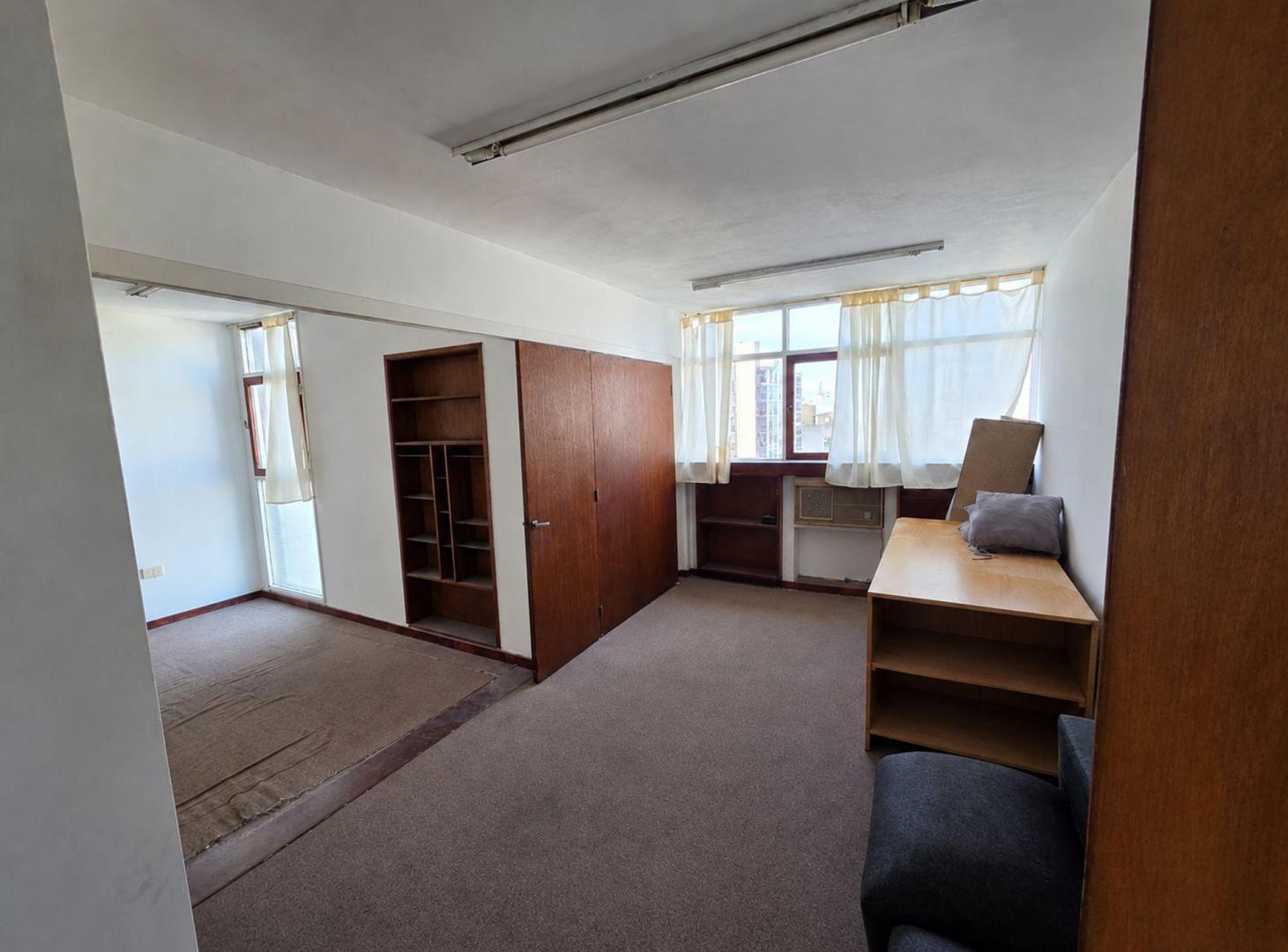 Foto de OFICINA EN VENTA EN TRIBUNALES PLAZA MORENO, imagen 2