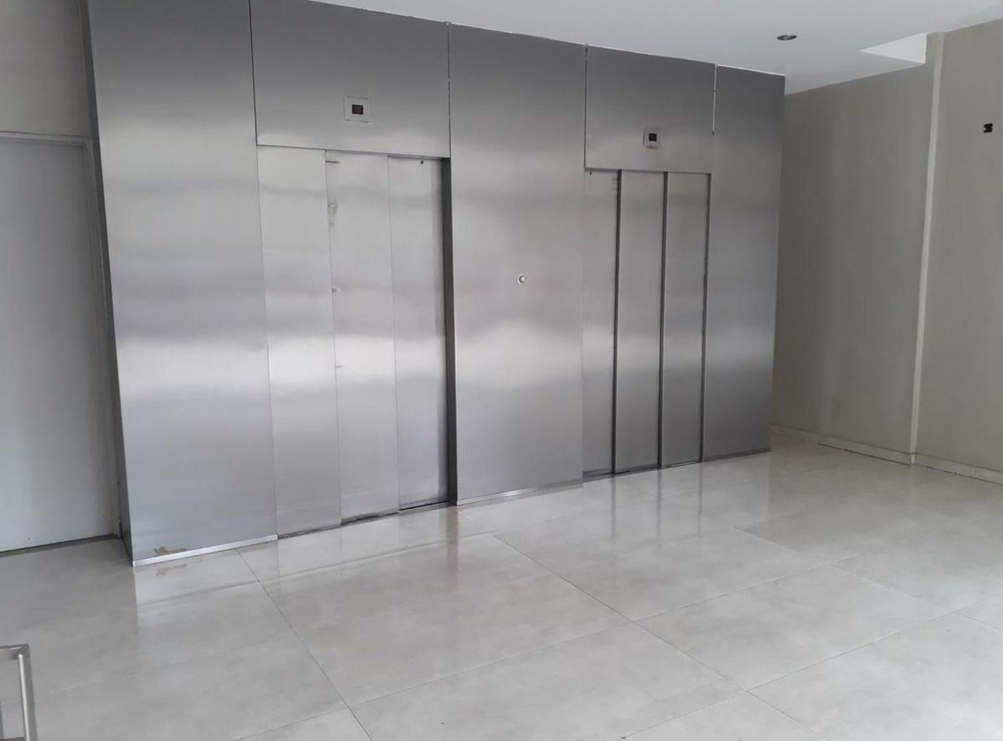 Foto de OFICINA EN VENTA EN TRIBUNALES PLAZA MORENO, imagen 3