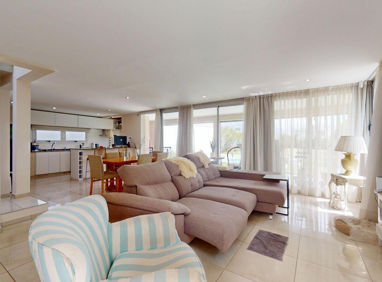 Foto de Casa en Venta City Bell Quimilar 3 dormitorios, imagen 3