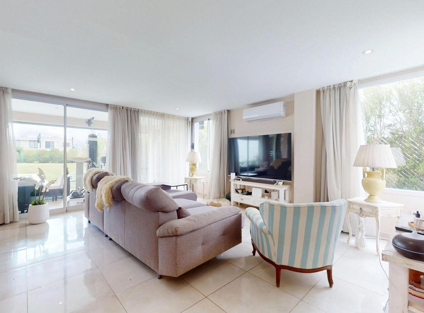 Foto de Casa en Venta City Bell Quimilar 3 dormitorios, imagen 2