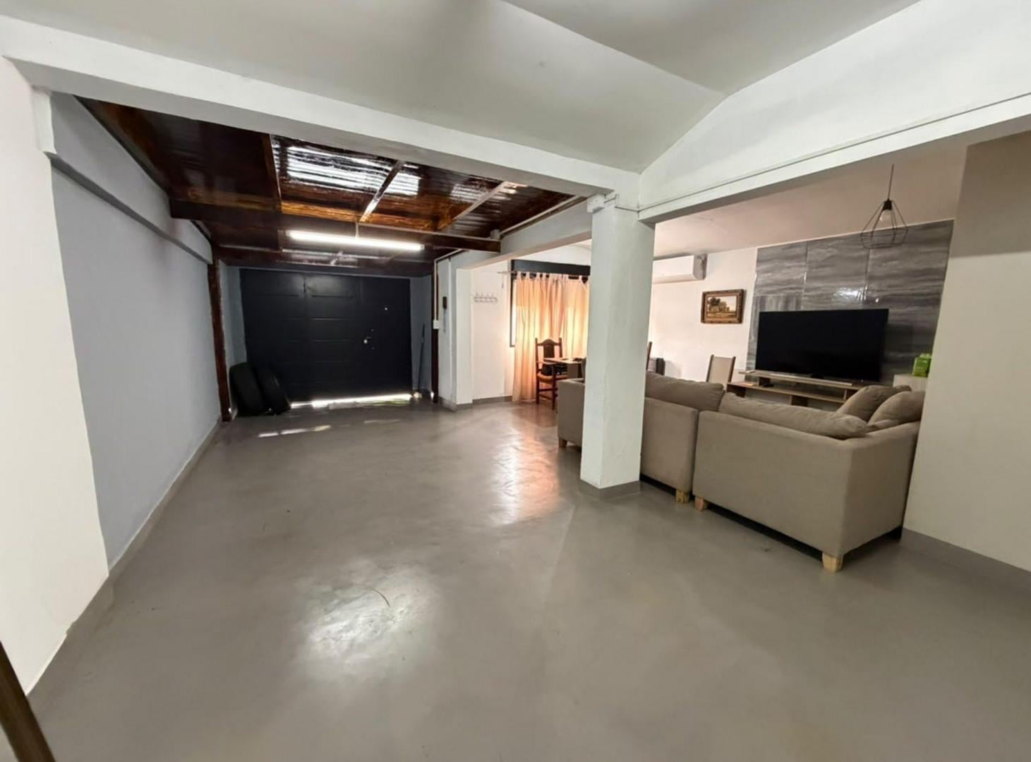 Foto de CASA VENTA LISANDRO OLMOS LA PLATA ESCRITURADA, imagen 3
