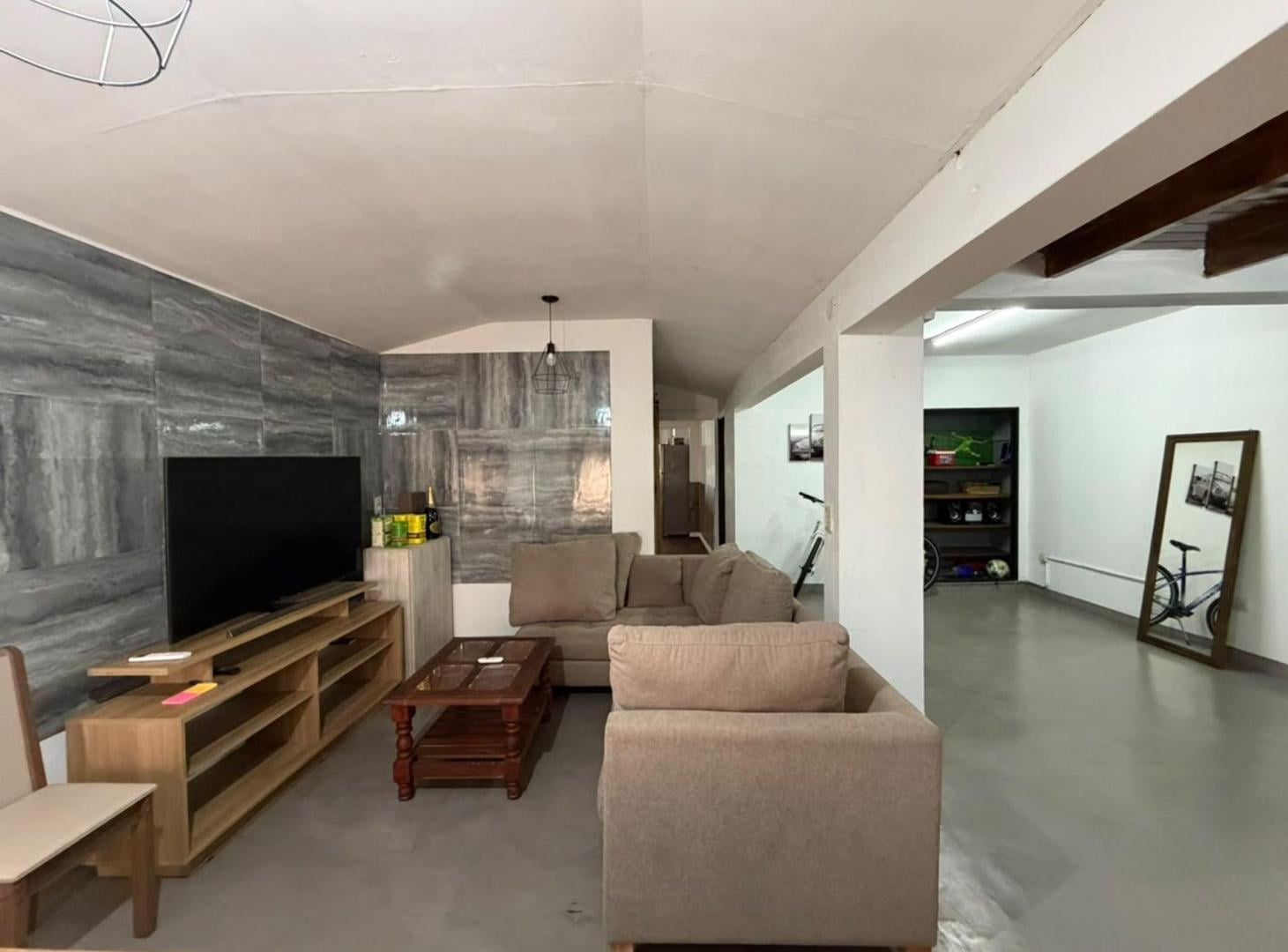Foto de CASA VENTA LISANDRO OLMOS LA PLATA ESCRITURADA, imagen 2