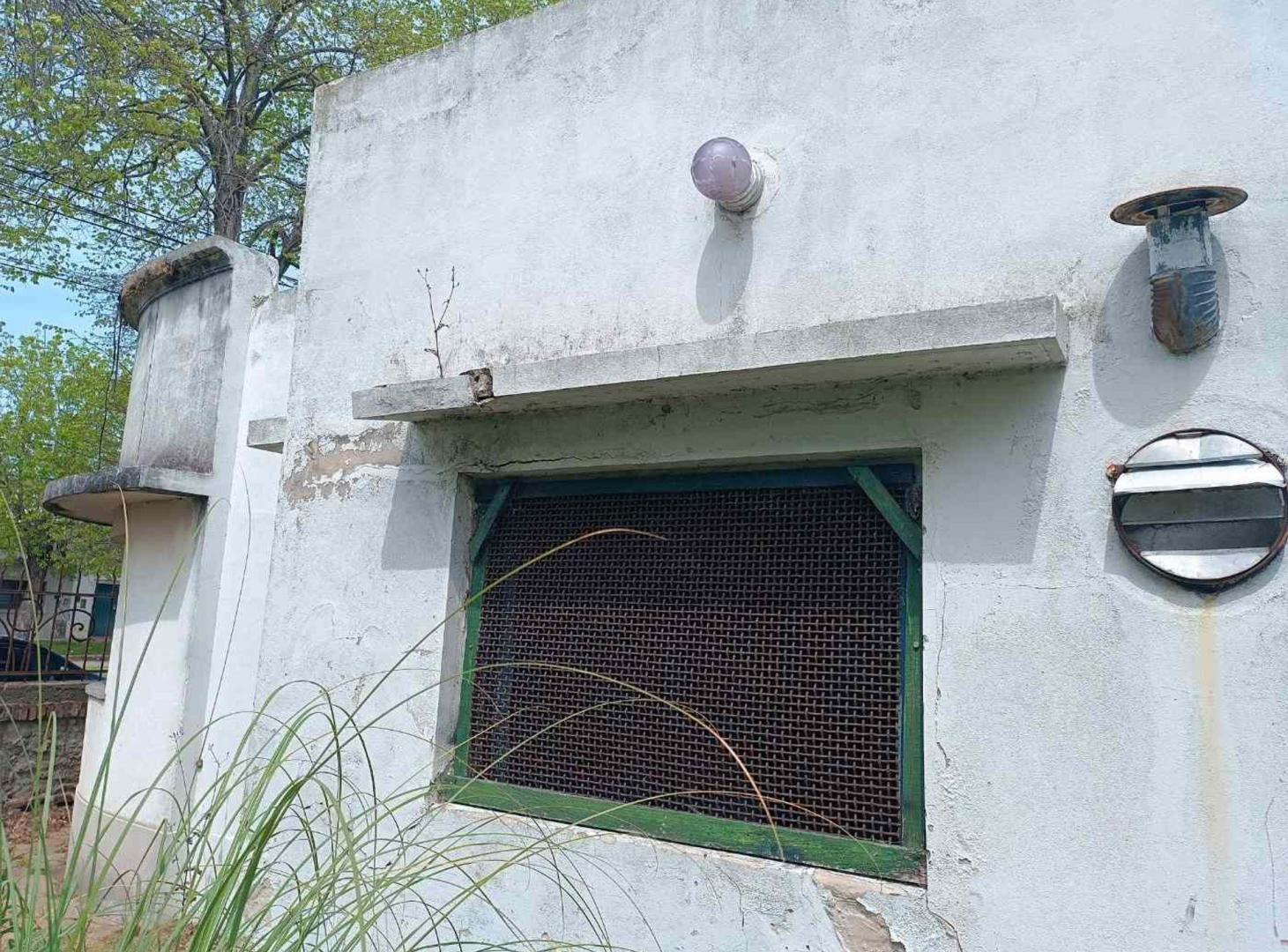 CASA EN VENTA LA PLATA A REFACCIONAR