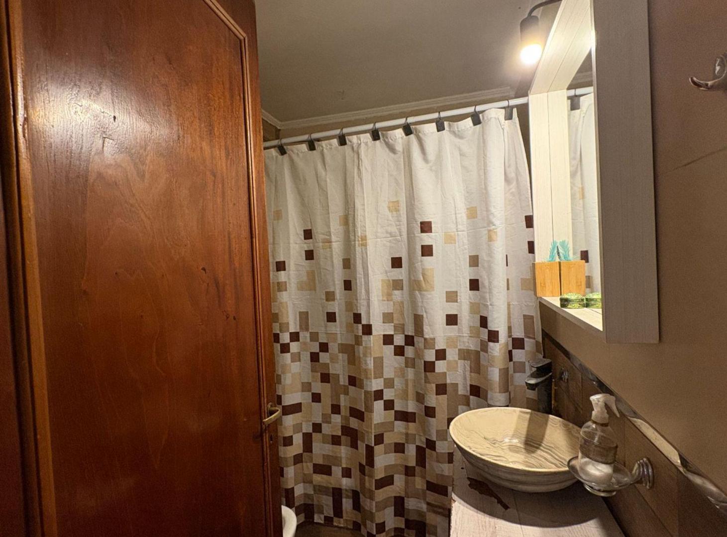 Foto de CASA CON COCHERA Y JARDIN EN VENTA LA PLATA, imagen 5