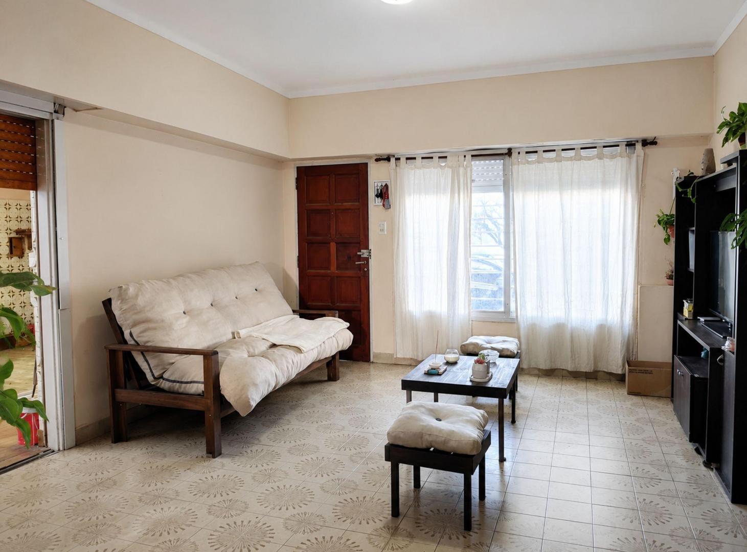 Foto de CASA EN VENTA LA PLATA 2 DORMITORIOS COCHERA PATIO, imagen 1