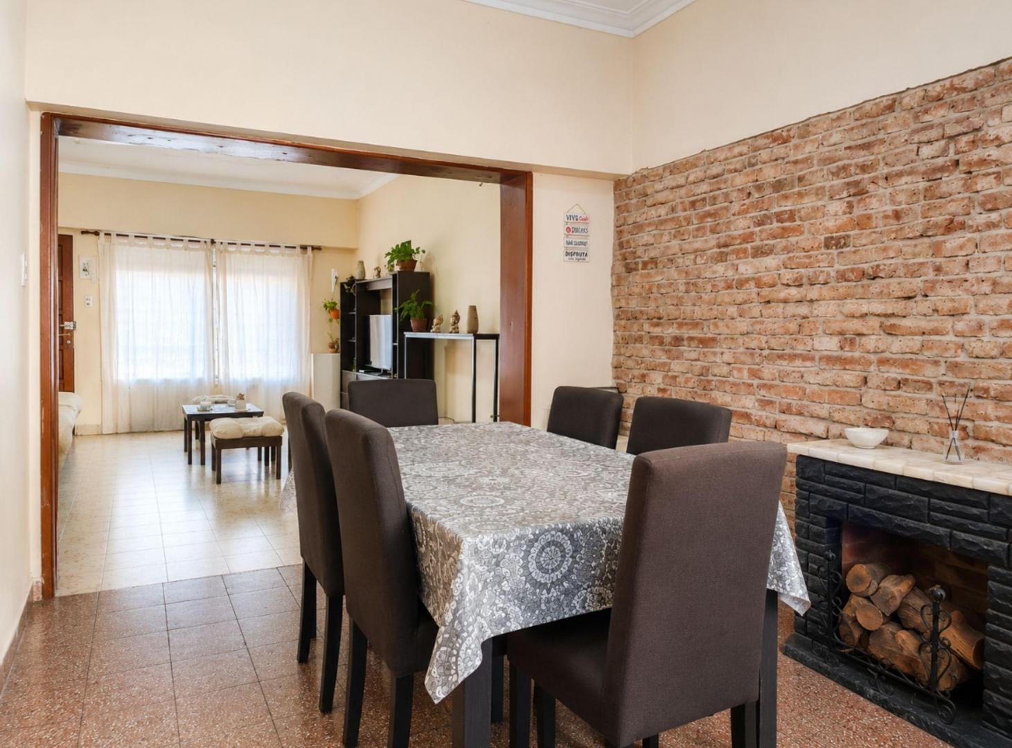 Foto de CASA EN VENTA LA PLATA 2 DORMITORIOS COCHERA PATIO, imagen 3