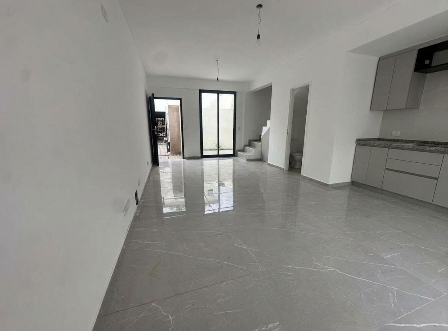 Foto de DUPLEX VENTA LA PLATA PARQUE CASTELLI A ESTRENAR, imagen 2