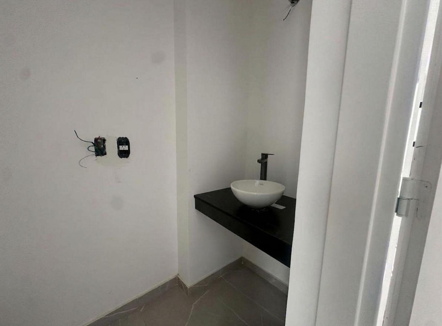 Foto de DUPLEX VENTA LA PLATA PARQUE CASTELLI A ESTRENAR, imagen 5