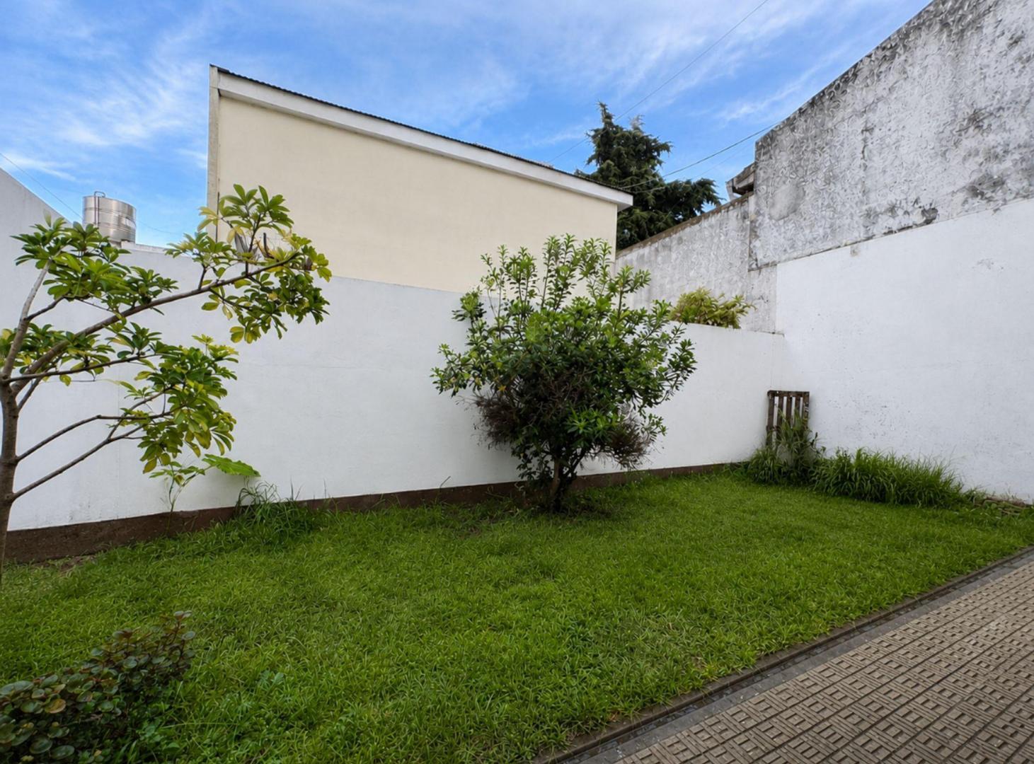 Foto de PH VENTA LA PLATA 2 DORMITORIOS PATIO, imagen 2