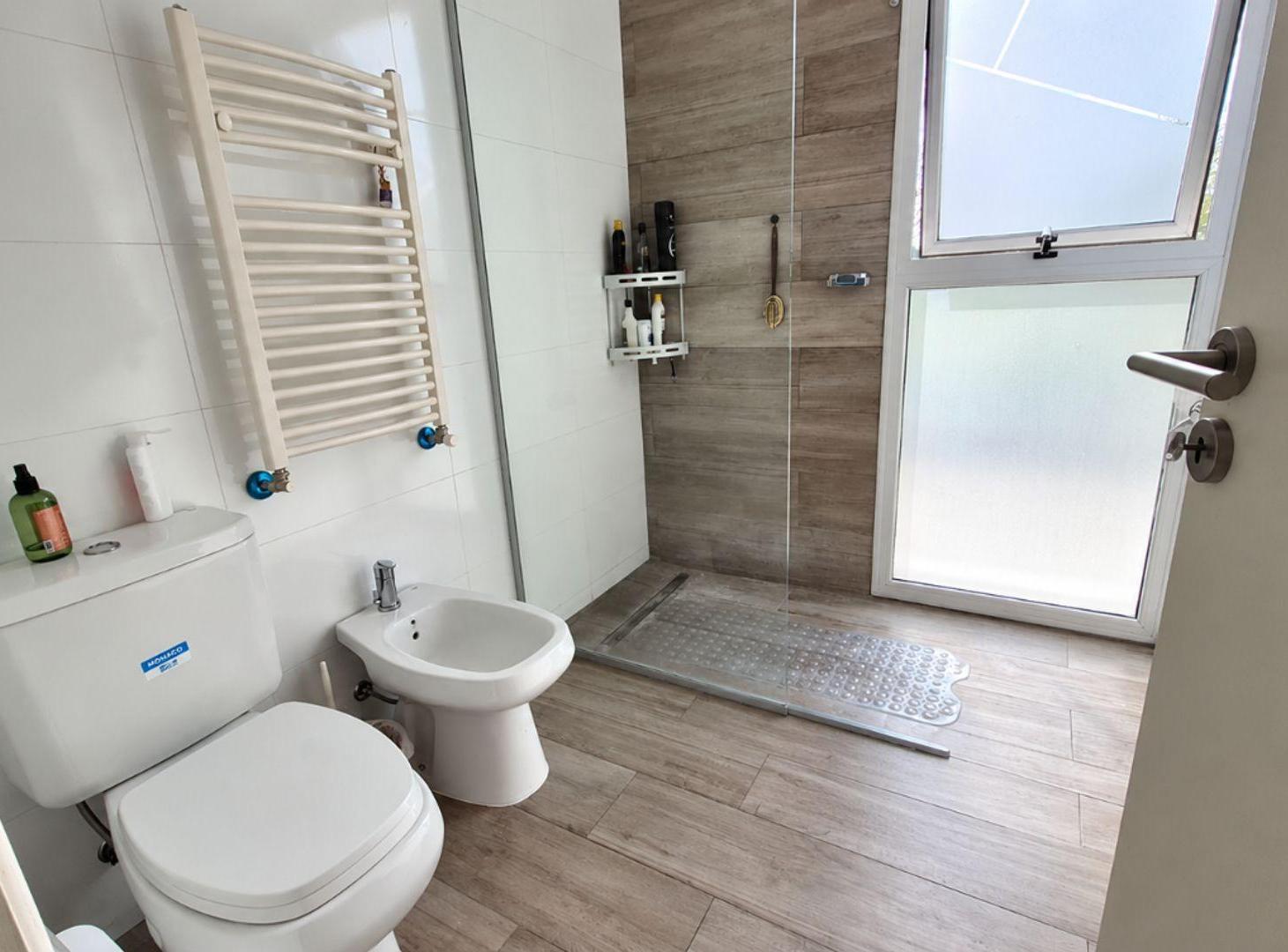 Foto de CASA VENTA EN BARRIO CERRADO HERNANDEZ - LA PLATA, imagen 5