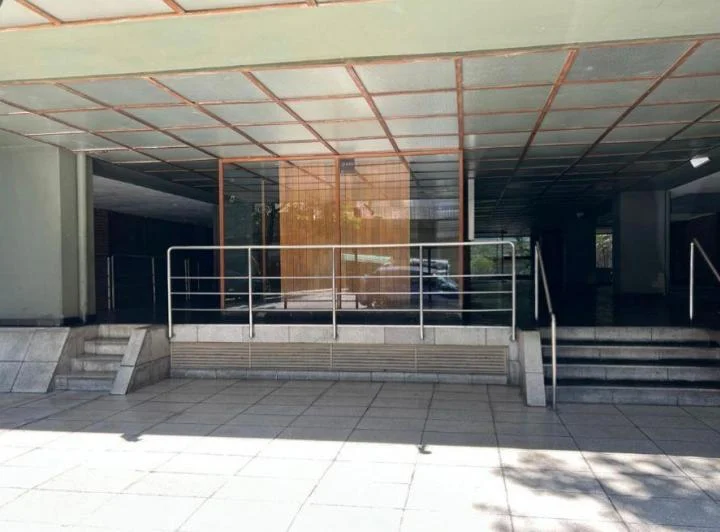 EXCELENTE SEMIPISO EN BELGRANO R. 4 AMB C/DEPENDENCIA, COCHERA Y BAULERA 4