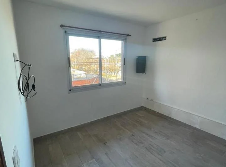 ALQUILER - Depto 2 amb. con balcon en Pellegrini y Larrea - Quilmes Oeste 2