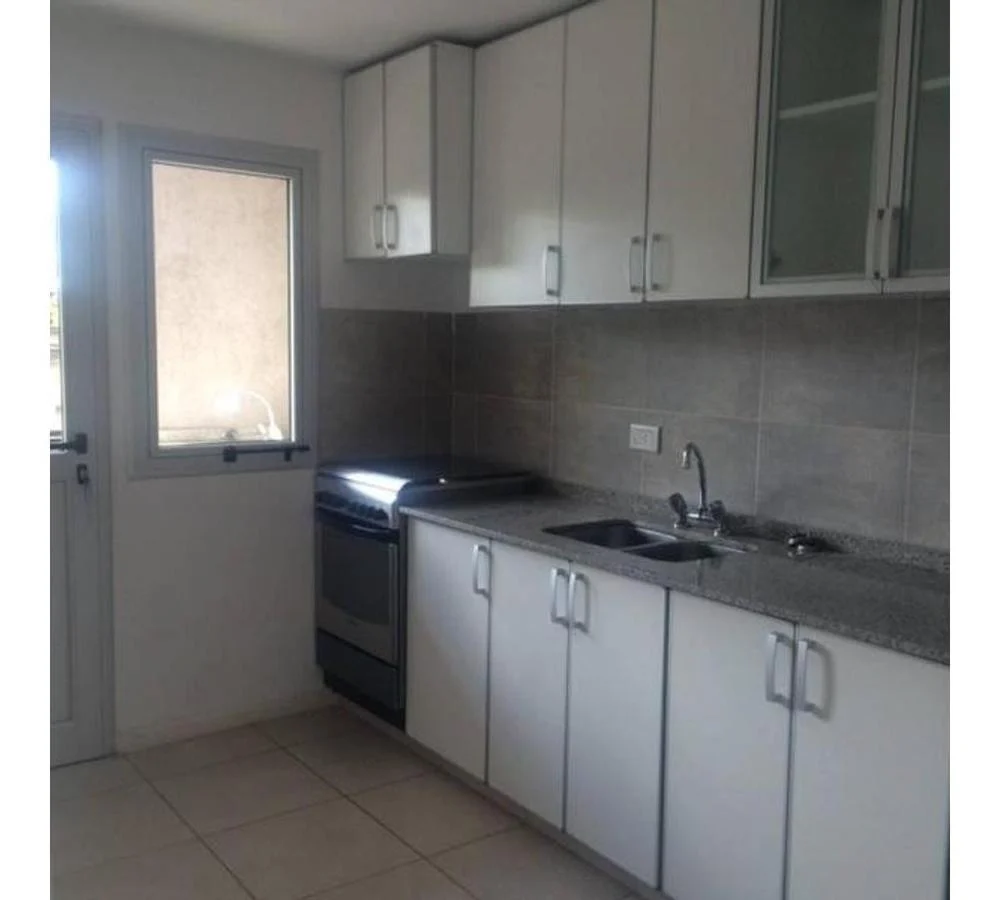 Venta - Amplio departamento 2 amb. en Garay esq. Brown - U$S