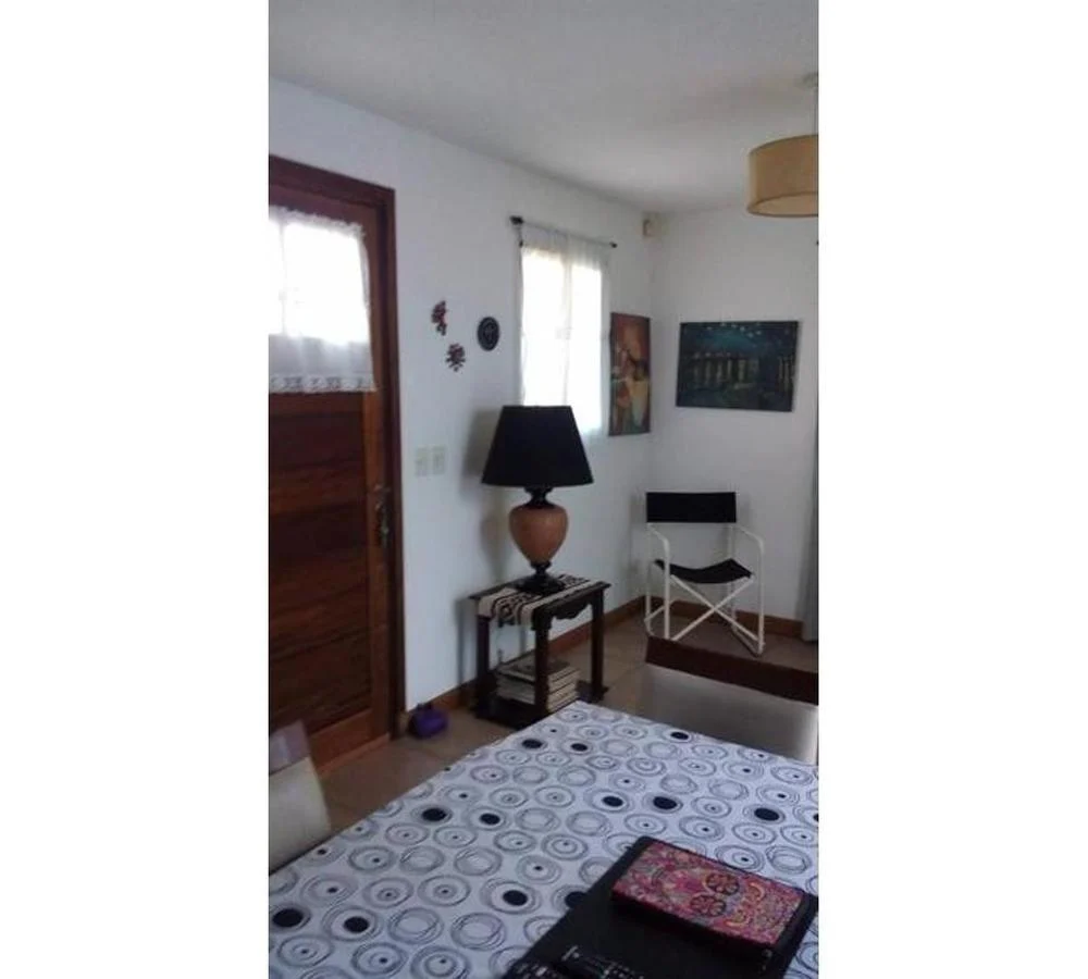 VENTA HERMOSO DUPLEX 3 AMB C/COCH/PATIO Y JARDIN U$S 140.000
