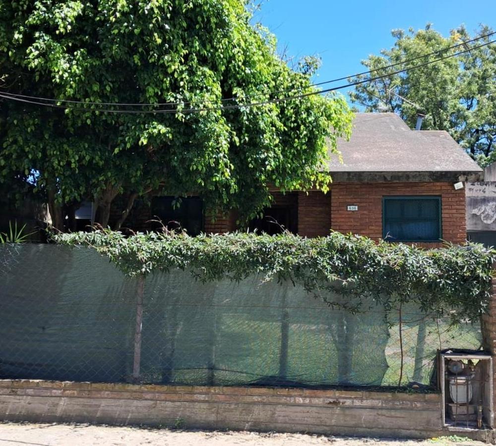 VENTA - Casa 3 ambientes de 70 m2 sobre lote de 600m2!