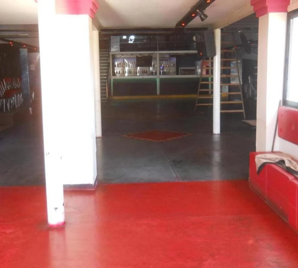 VENTA - Importante local comercial sobre lote de 1.500 m2 en