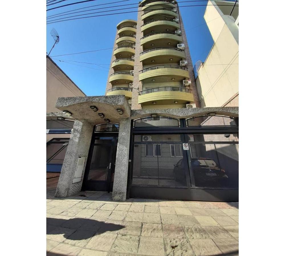 VENTA-Excelente depto 3 ambientes de 65m2 cubiertos en H. Yr