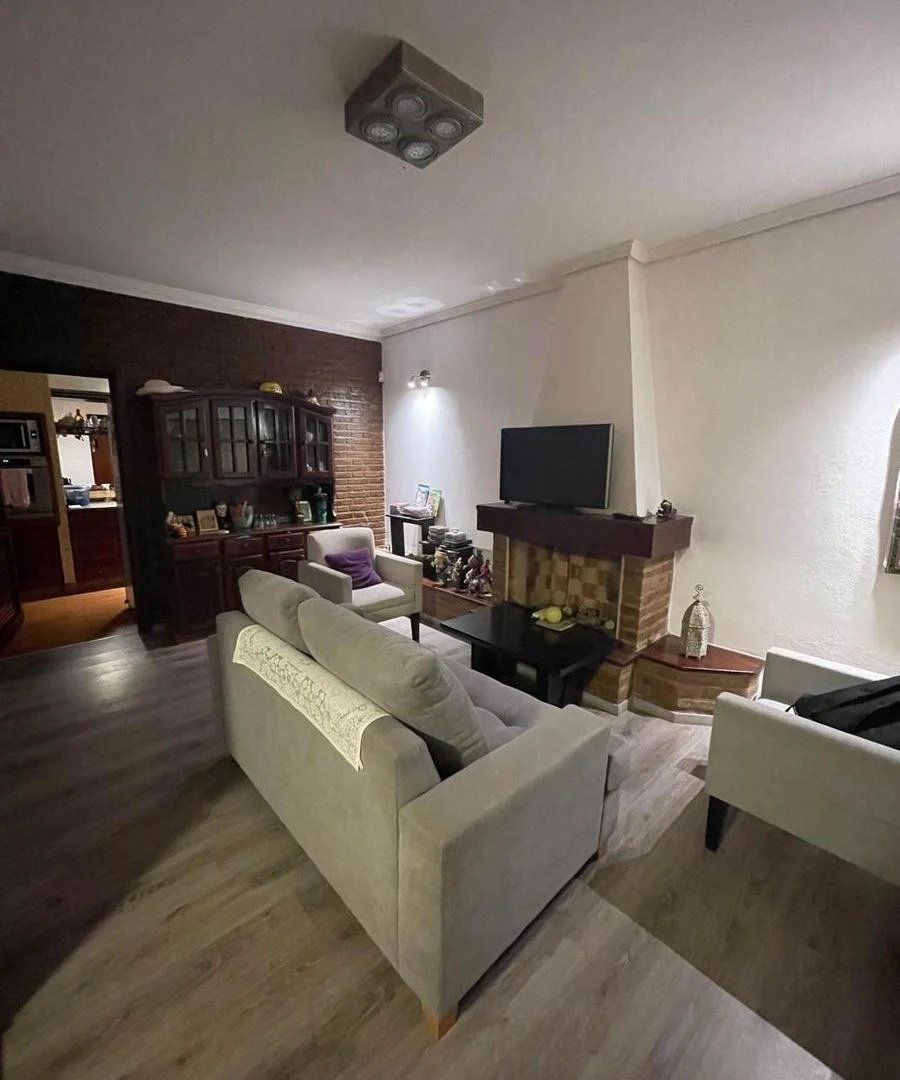 VENTA - Casa 6 ambientes con amplio jardin y piscina - USD230.000