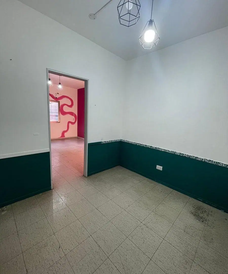 ALQUILER - Oficina en 1er piso por escalera en Alem casi Mitre (a mts. de Peatonal Rivadavia) 4