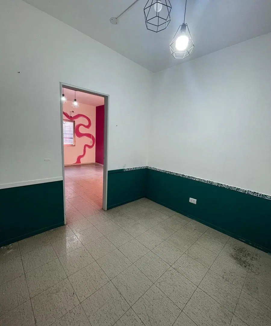 ALQUILER - Oficina en 1er piso por escalera en Alem casi Mitre (a mts. de Peatonal Rivadavia) 3