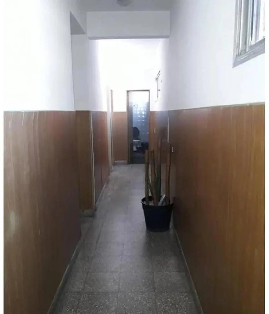 ALQUILER - Oficina en 1er piso por escalera en Alem casi Mitre (a mts. de Peatonal Rivadavia) 5