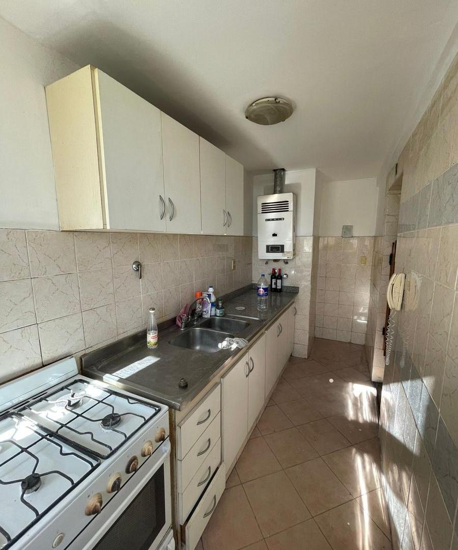 ALQUILER- Depto 4 ambientes en 2do piso por escalera - BERNAL OESTE
