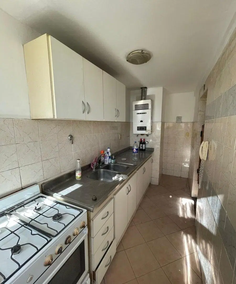 ALQUILER- Depto 4 ambientes en 2do piso por escalera - BERNAL OESTE 4
