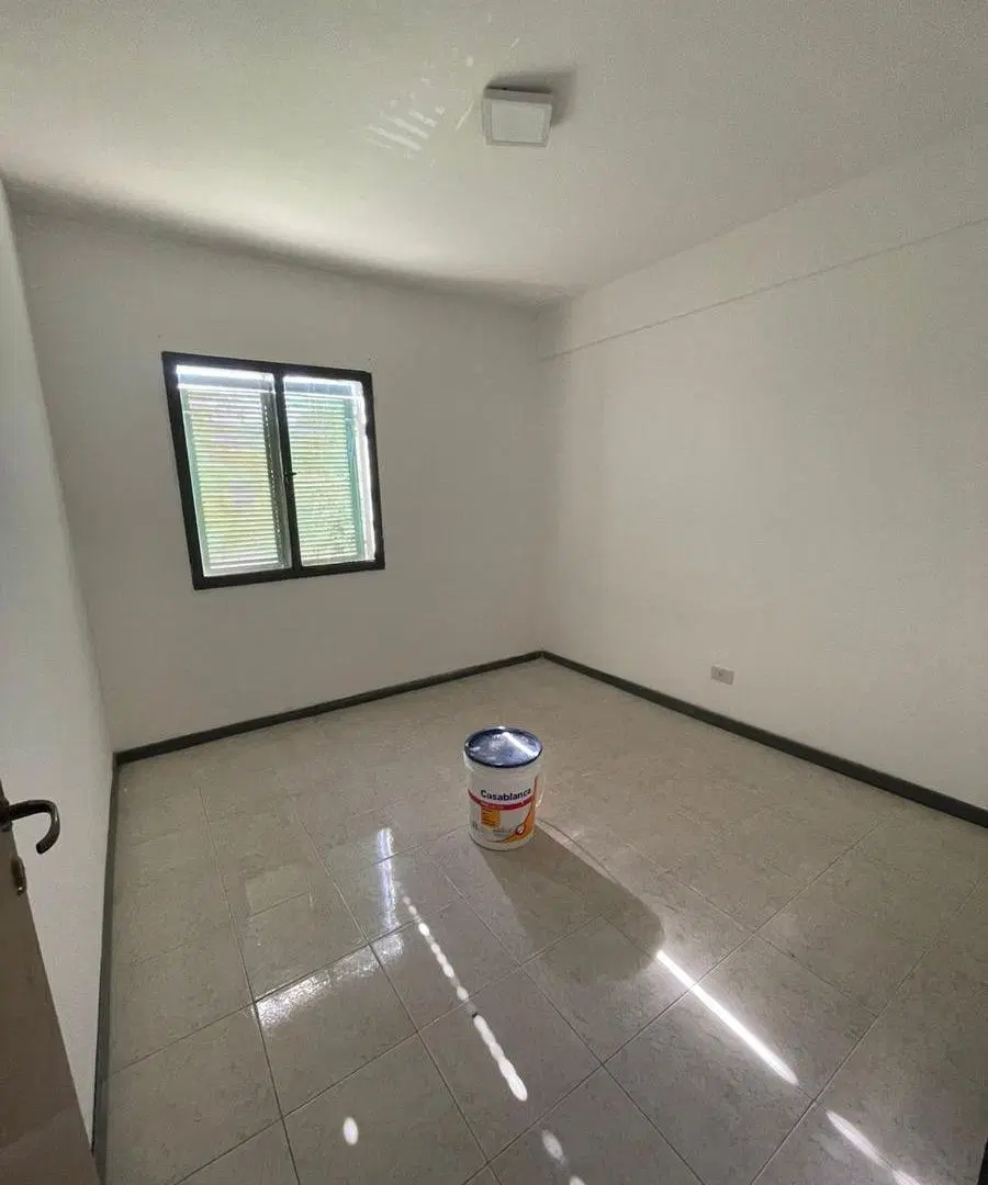 ALQUILER- Depto 4 ambientes en 2do piso por escalera - BERNAL OESTE 3
