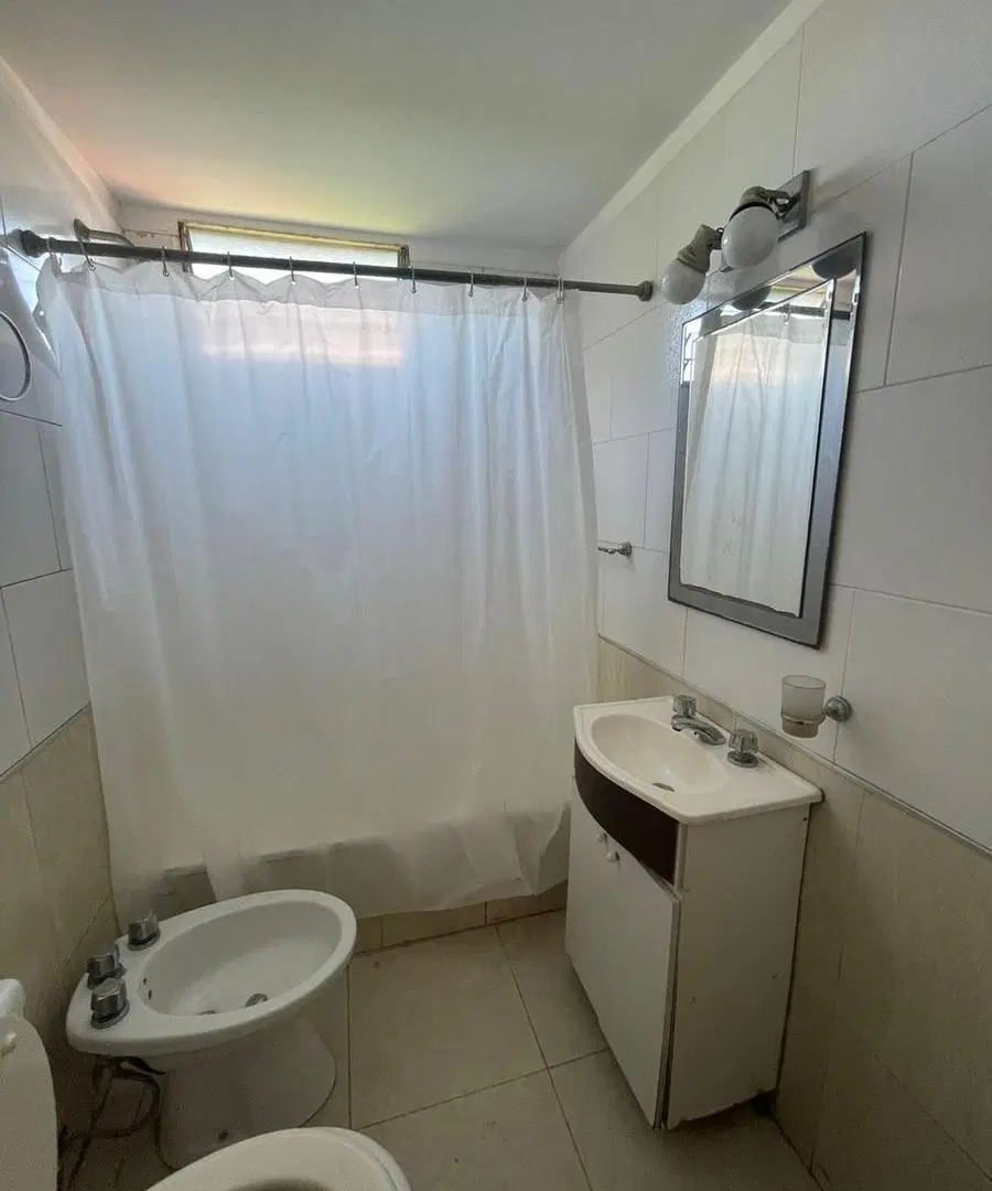 ALQUILER- Depto 4 ambientes en 2do piso por escalera - BERNAL OESTE 5